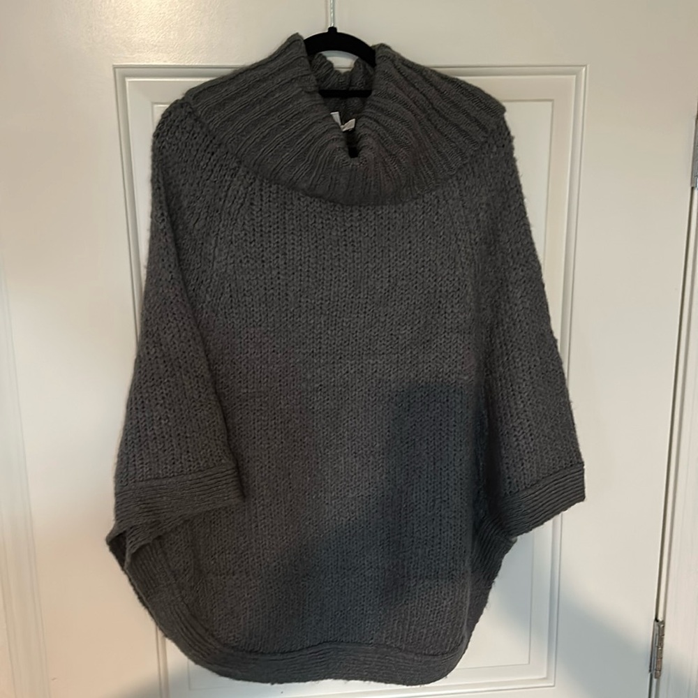 Loft women’s gray poncho size extra large